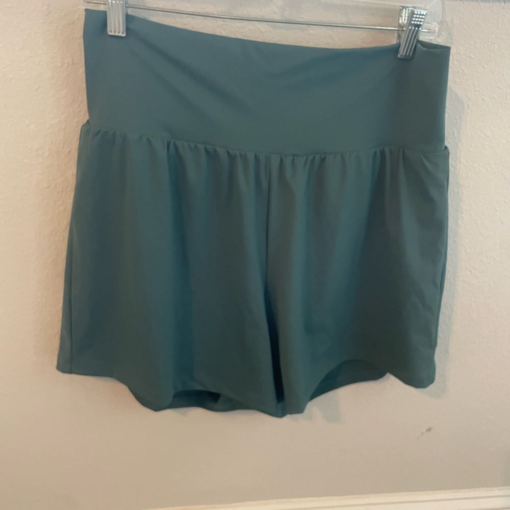 HALARA Green Athletic Shorts High-Rise Performance w cell phone pocket